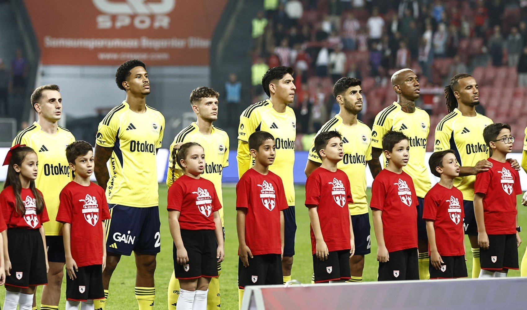 Fenerbahçe'de kadro dışı krizi: Yeni transferin o paylaşımı tartışma yarattı!