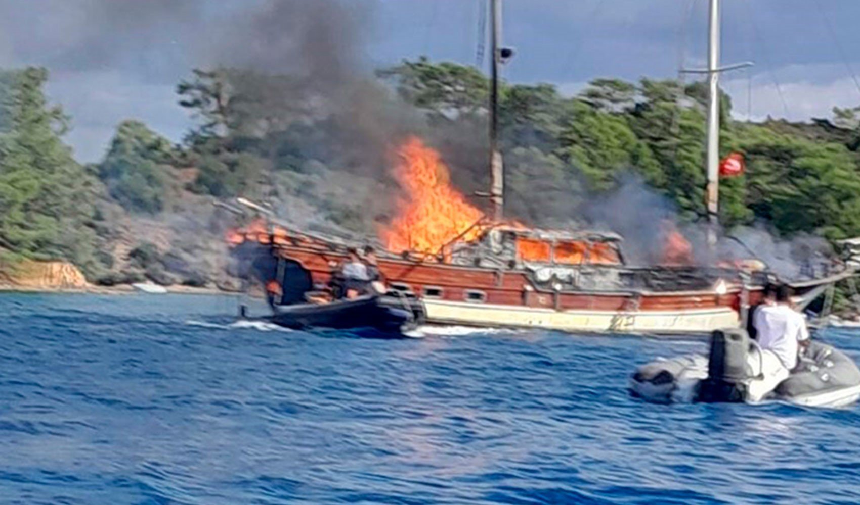 Göcek’te tekne yangını
