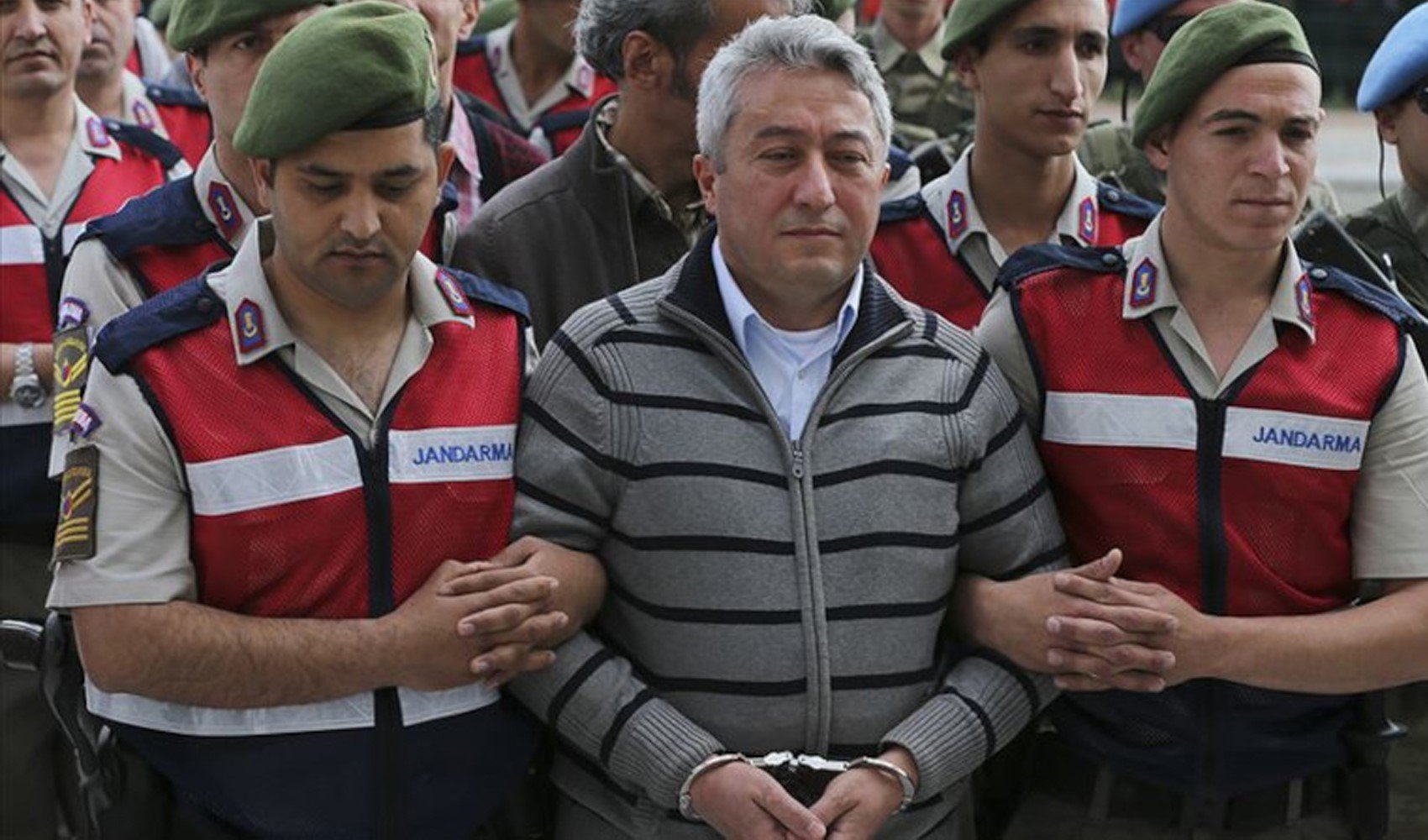 'Hulusi Akar, Akıncı’ya alındığını sandığı Erdoğan’la görüşmek için gitti' 'Hulusi Akar, Akıncı’ya alındığını sandığı Erdoğan’la görüşmek için gitti'