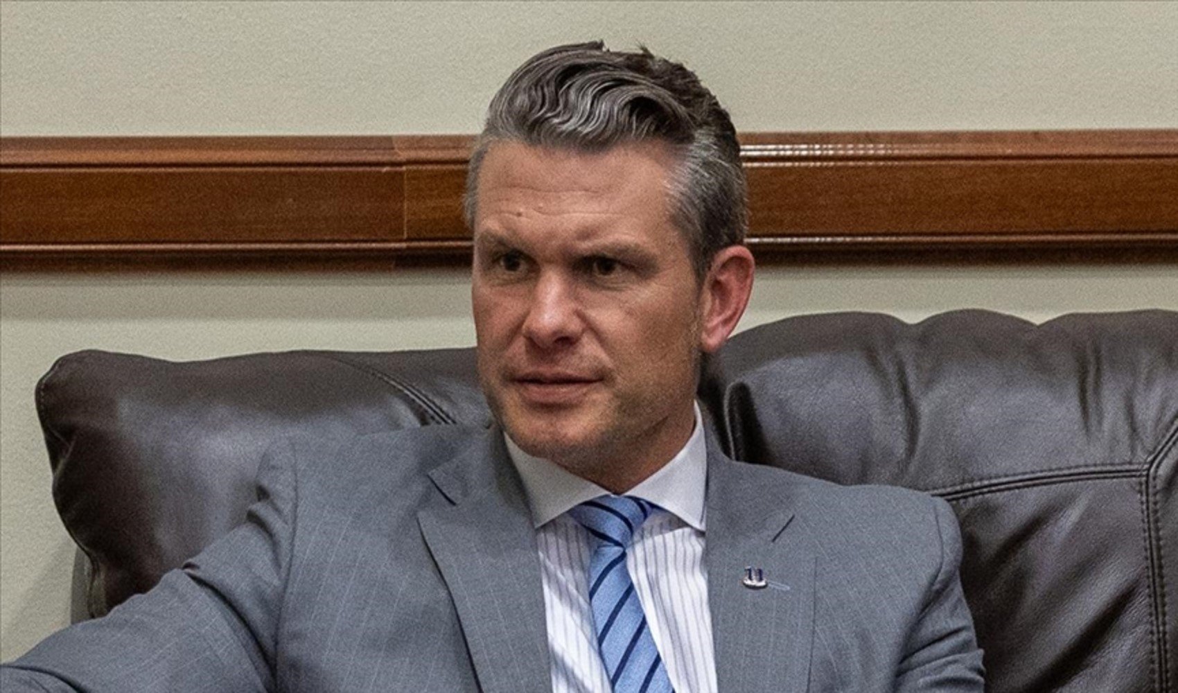 ABD Savaş Bakanı Hegseth'in uçağı acil iniş yaptı