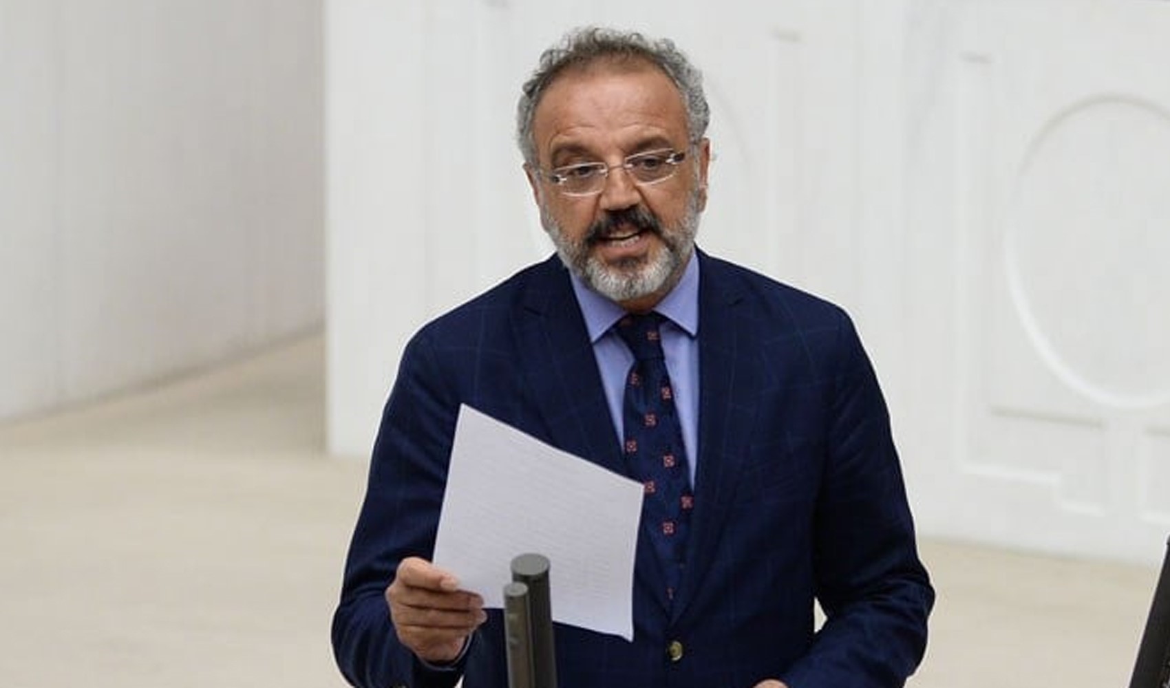 DEM’li Sakık, TBMM’de cumhuriyetin kurucu önderlerine hakaret etti: Avukat Özbek'ten çizgisini hiç değiştirmedi çıkışı