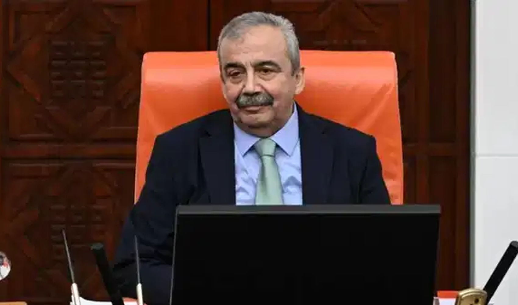 Sırrı Süreyya Önder'in kızına bıraktığı miras belli oldu Sırrı Süreyya Önder'in kızına bıraktığı miras belli oldu