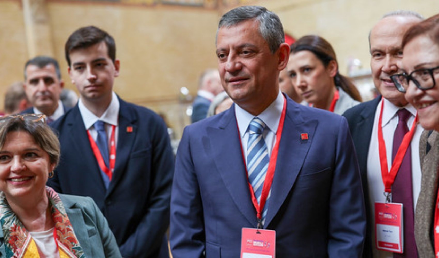 Özgür Özel, Amsterdam'da anket sonuçlarını paylaştı: Avrupalı siyasilere seslendi Özgür Özel, Amsterdam'da anket sonuçlarını paylaştı: Avrupalı siyasilere seslendi