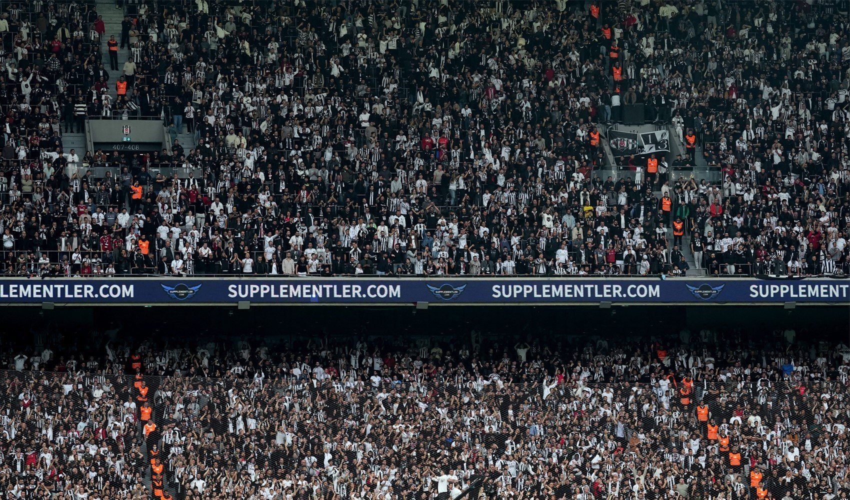Beşiktaş taraftarından Svensson, Jurasek ve Mert Günok'a tepki
