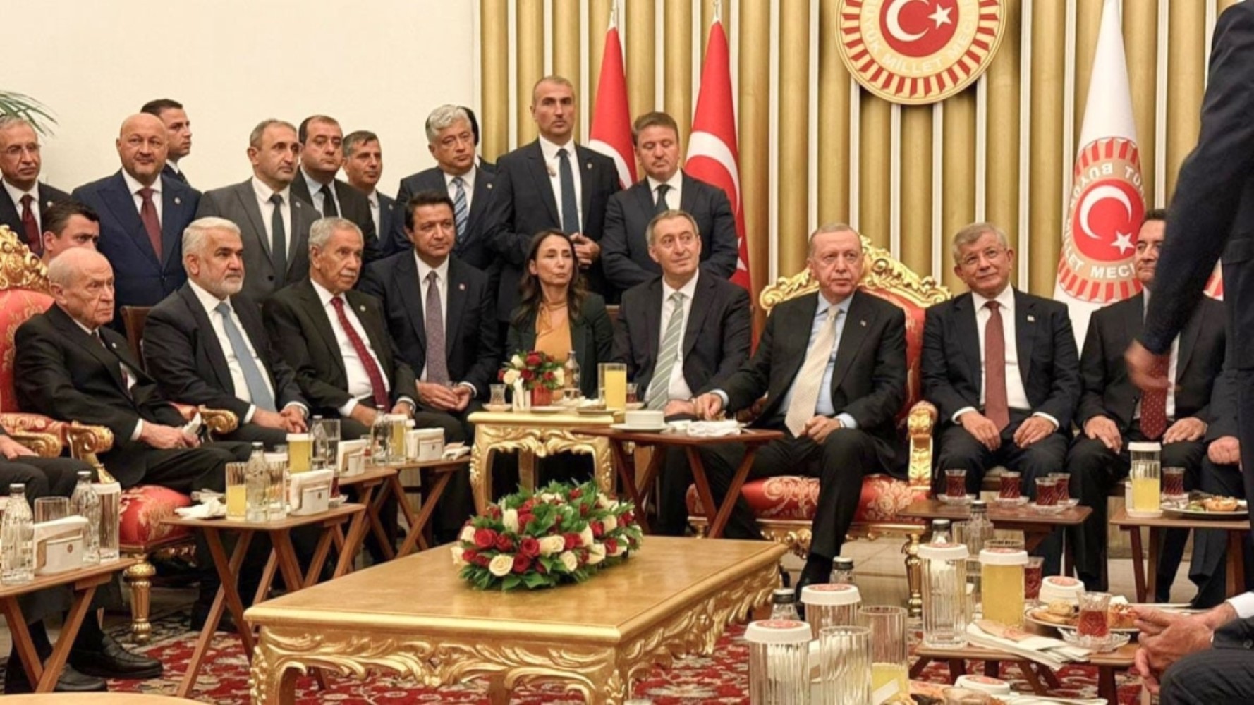İmamoğlu'ndan dikkat çeken DEM, DEVA ve Gelecek çıkışı! 'Bazı dostlar bize yönelik...'