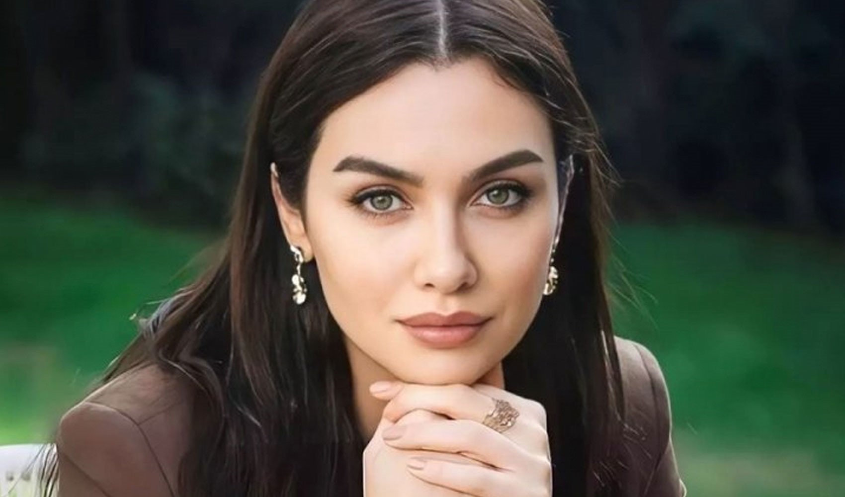 Birce Akalay yakın dostlarını defterden sildi