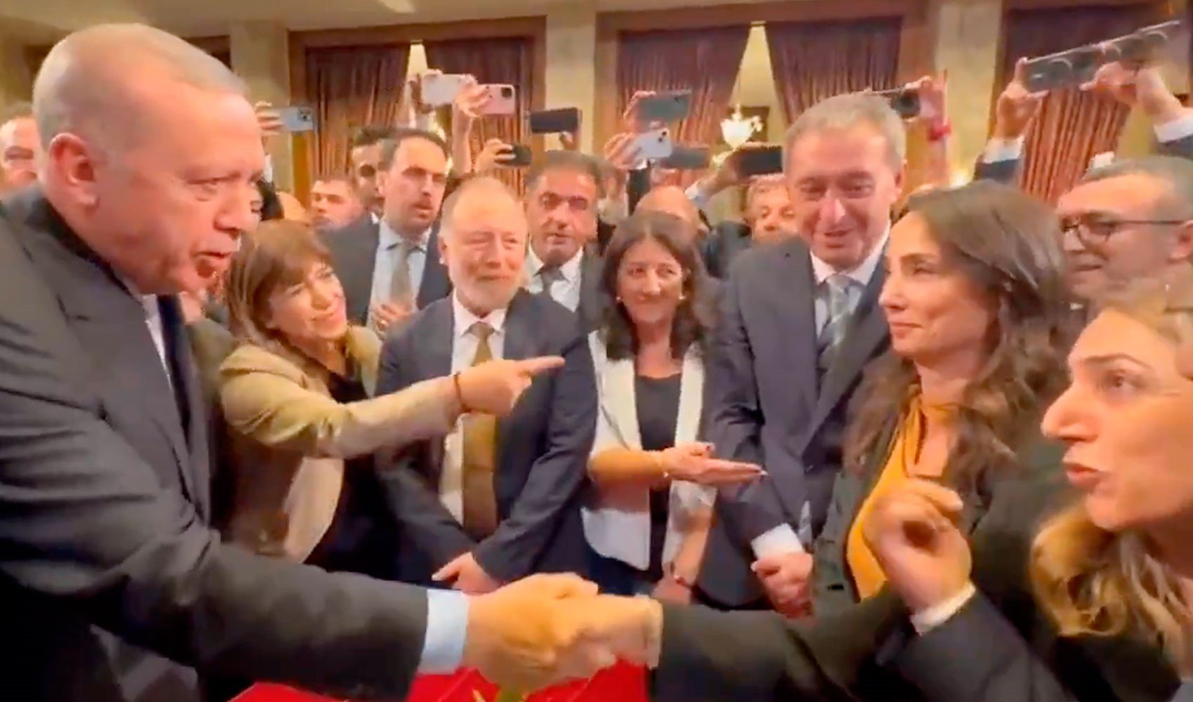 DEM Parti'yle samimi diyalog: Erdoğan Tülay Hatimoğulları'nı tanıyamadı