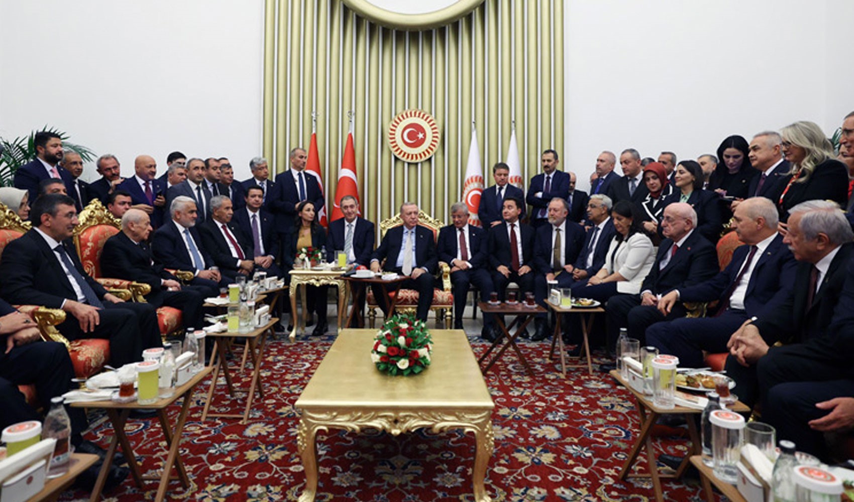 Resepsiyondaki fotoğrafa AKP'li isimden çarpıcı 'ittifak' yorumu! 'Yeni dönemin işareti...'