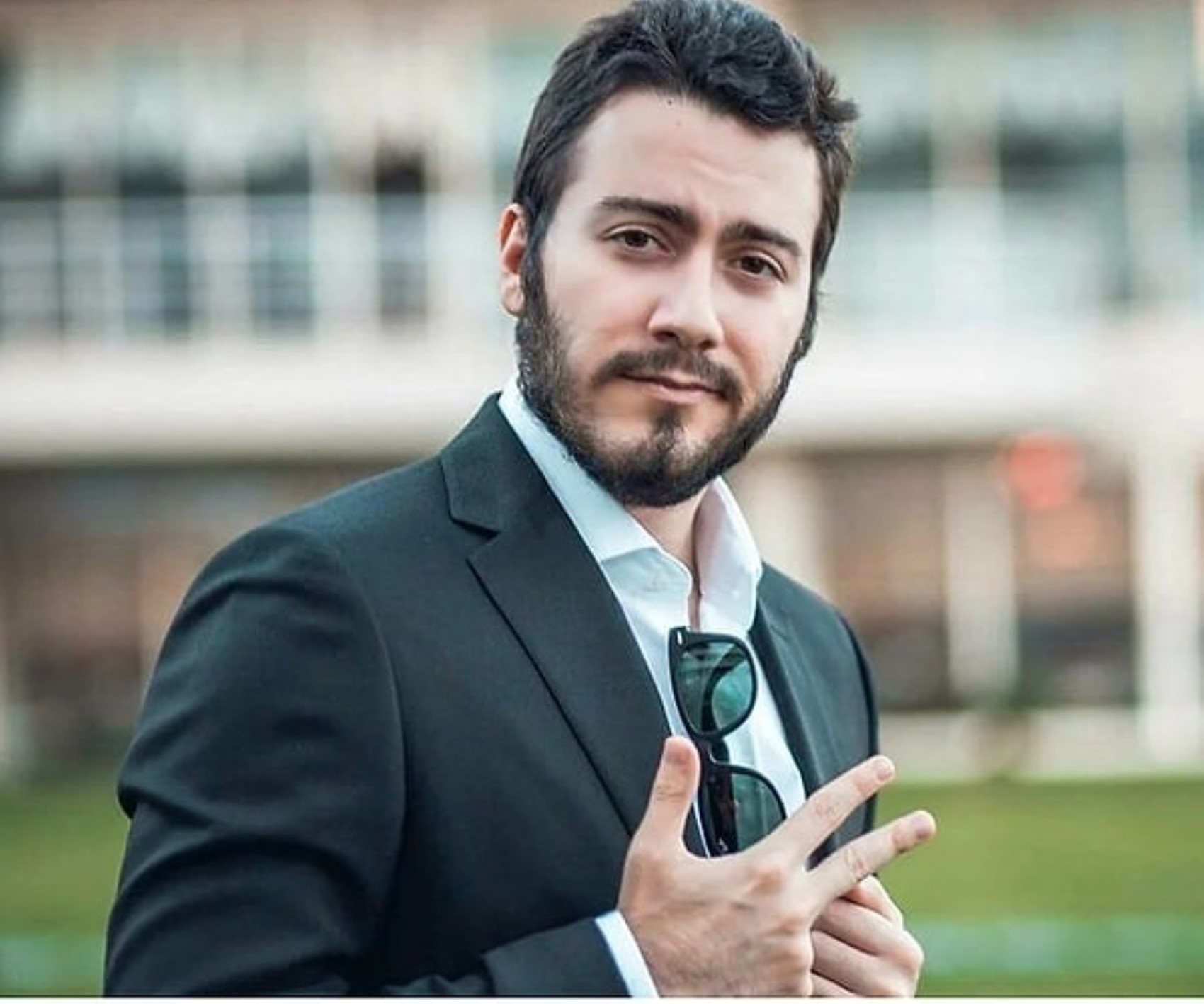 Enes Batur hakkındaki tarikat iddiaları sosyal medyayı karıştırdı