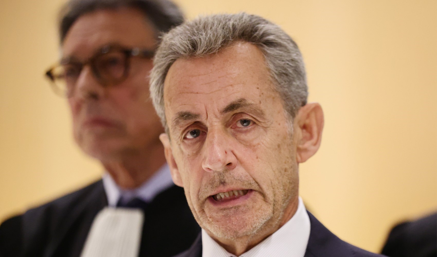 Fransa'nın eski Cumhurbaşkanı Sarkozy yarın cezaevine girecek