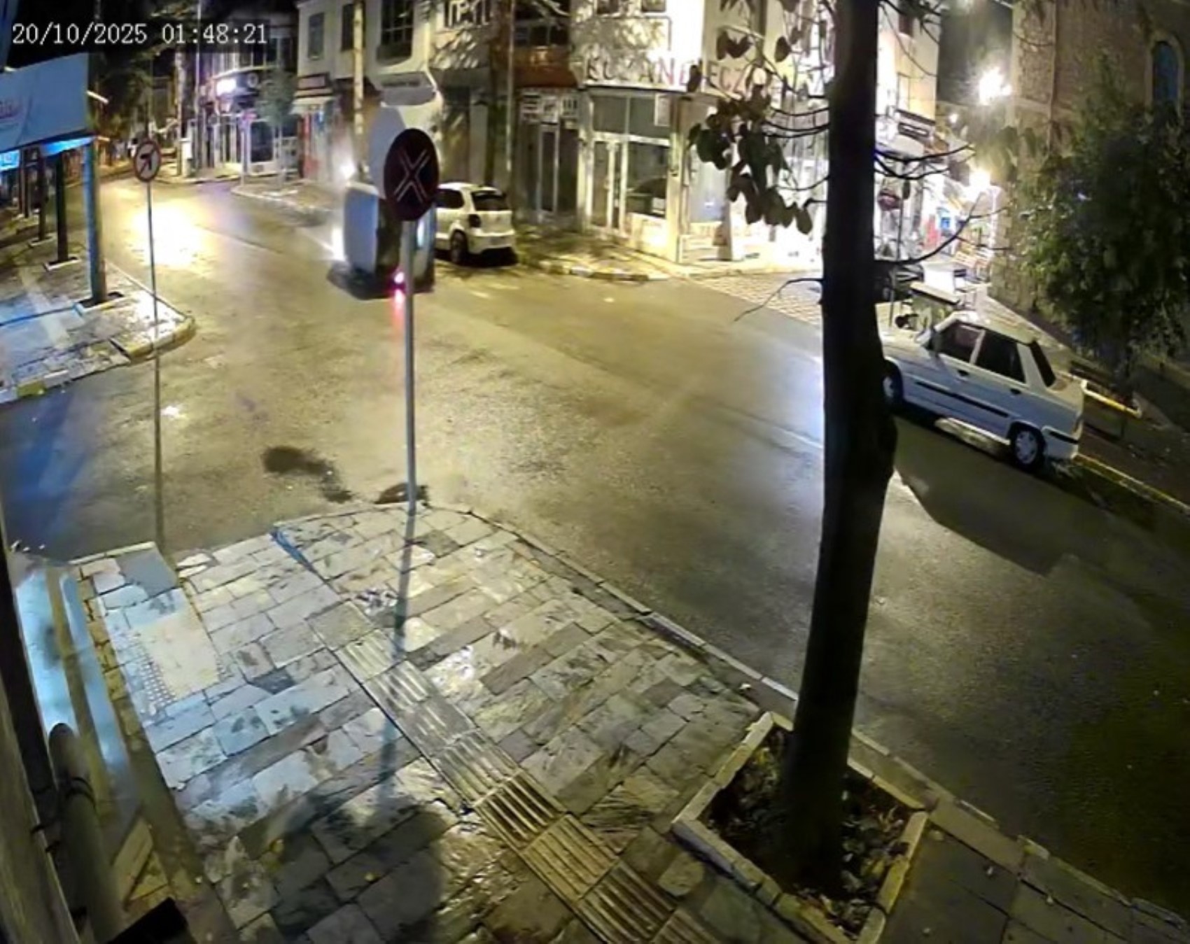 8 aylık bebek camdan, baba ise aracın bagajından çıkartıldı