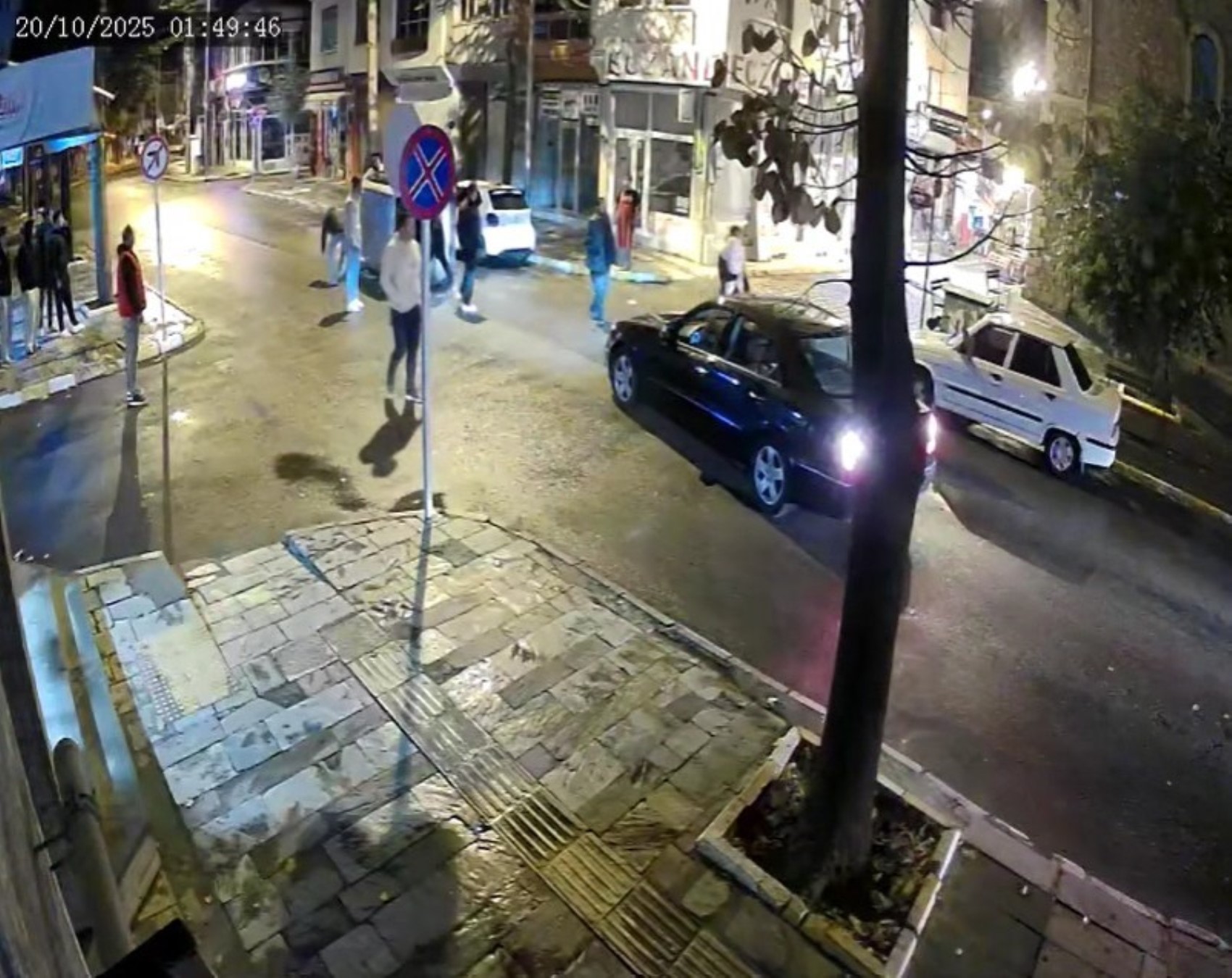 8 aylık bebek camdan, baba ise aracın bagajından çıkartıldı