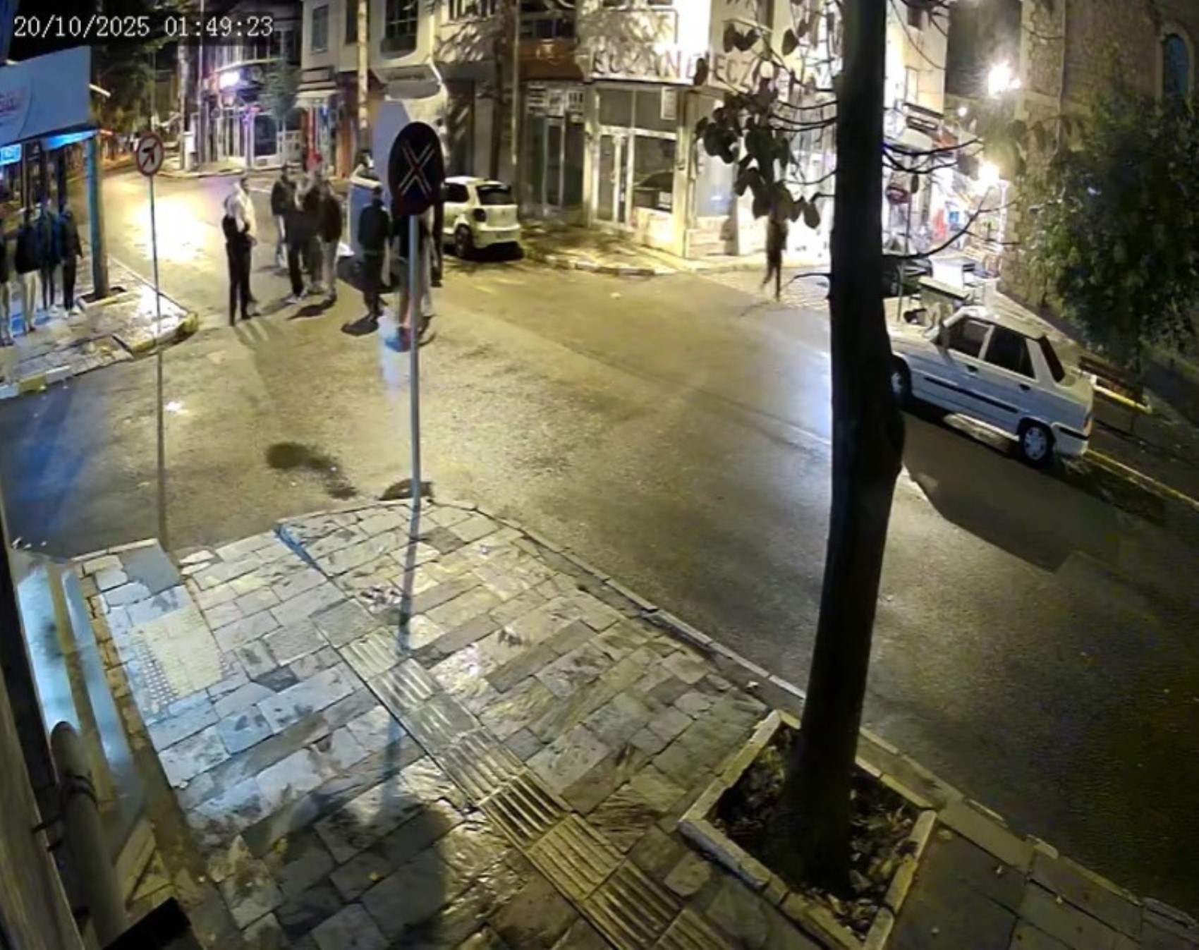 8 aylık bebek camdan, baba ise aracın bagajından çıkartıldı