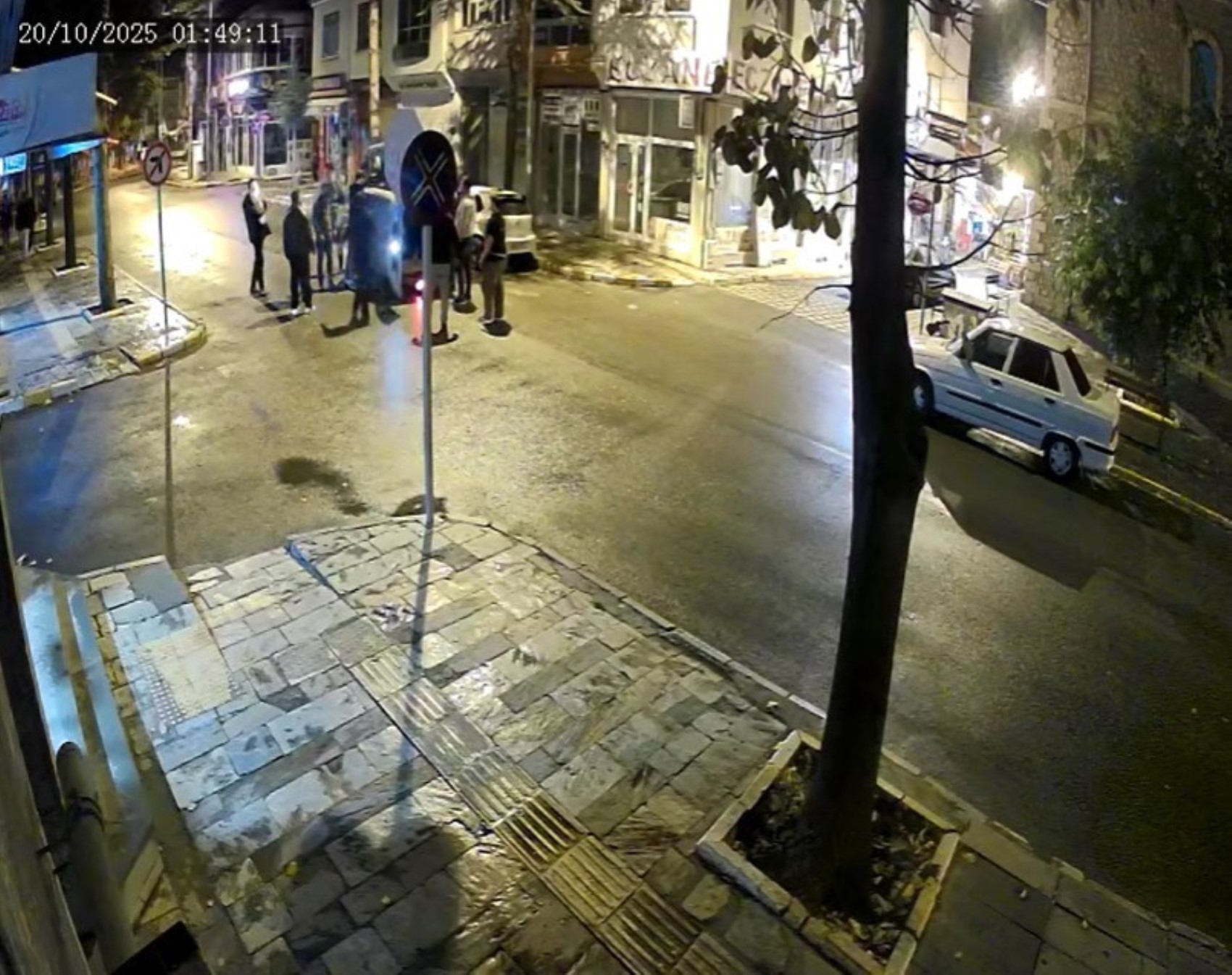 8 aylık bebek camdan, baba ise aracın bagajından çıkartıldı