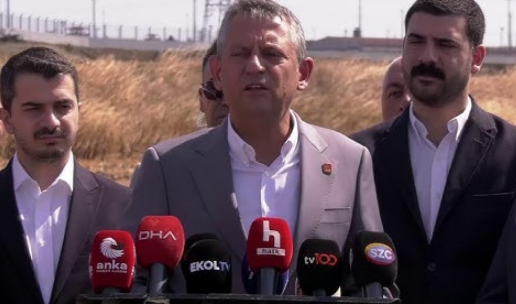 Özgür Özel Silivri'den seslendi: 'İstediğiniz kadar kazıyın...' Özgür Özel Silivri'den seslendi: 'İstediğiniz kadar kazıyın...'