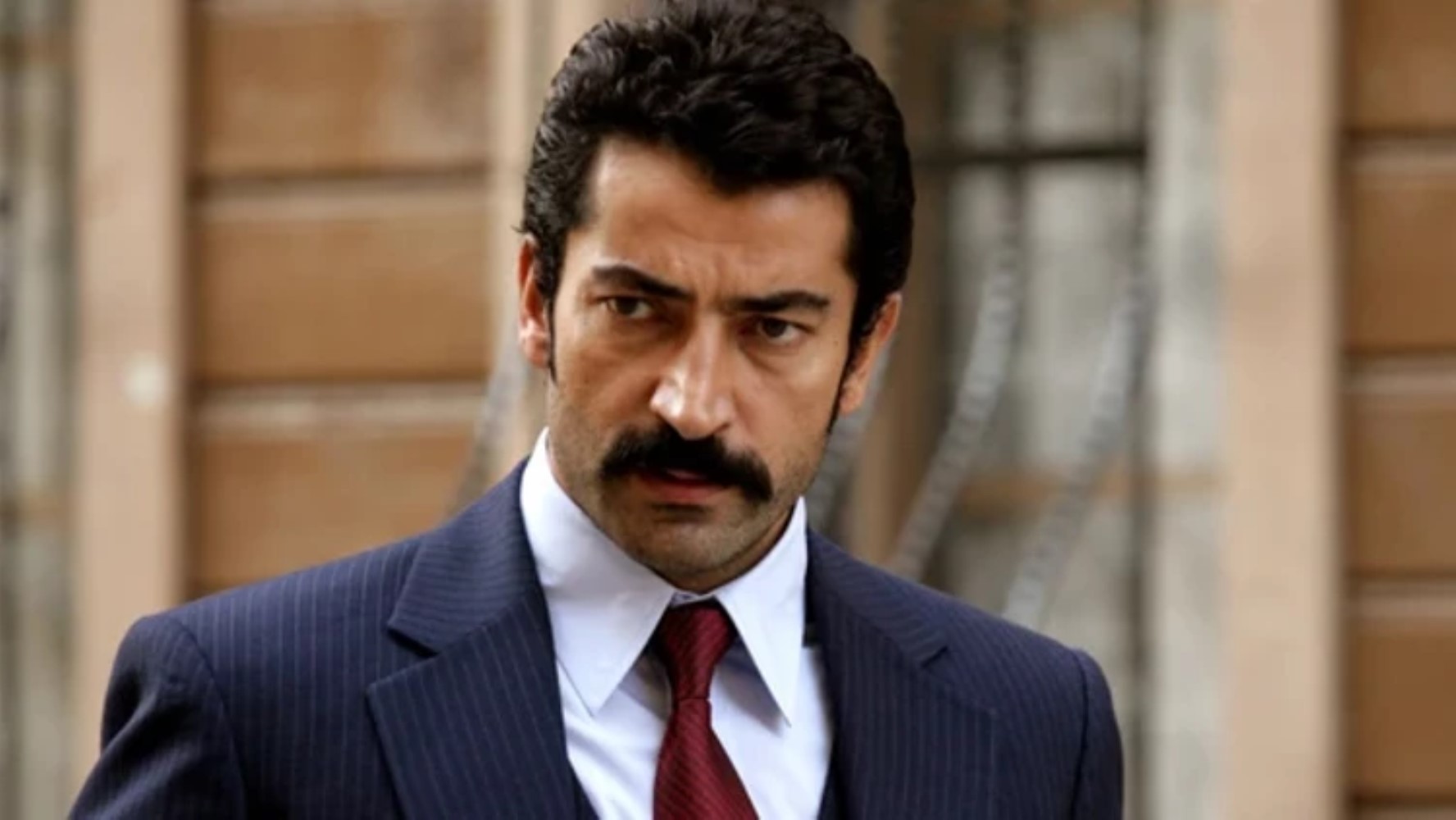 Yıllar sonra ekranlara çıkmaya hazırlanan Kenan İmirzalıoğlu’na rekor ücret: Yeni dizisinde kazanacağı rakam belli oldu