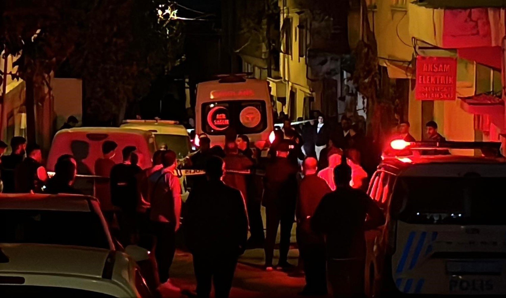 Eski koca dehşet saçtı, polise silah doğrulttu: Çocuğunun yanında kendini vurdu