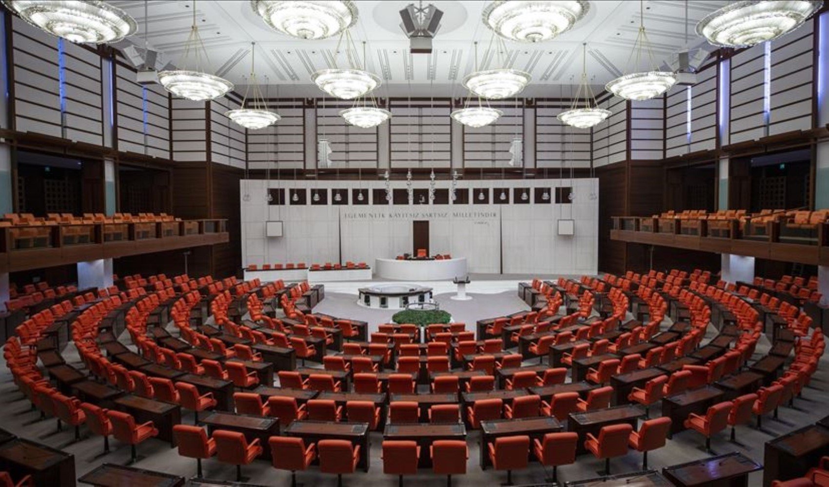 AKP'nin önergesi kabul edildi: TBMM 1 hafta tatile giriyor AKP'nin önergesi kabul edildi: TBMM 1 hafta tatile giriyor