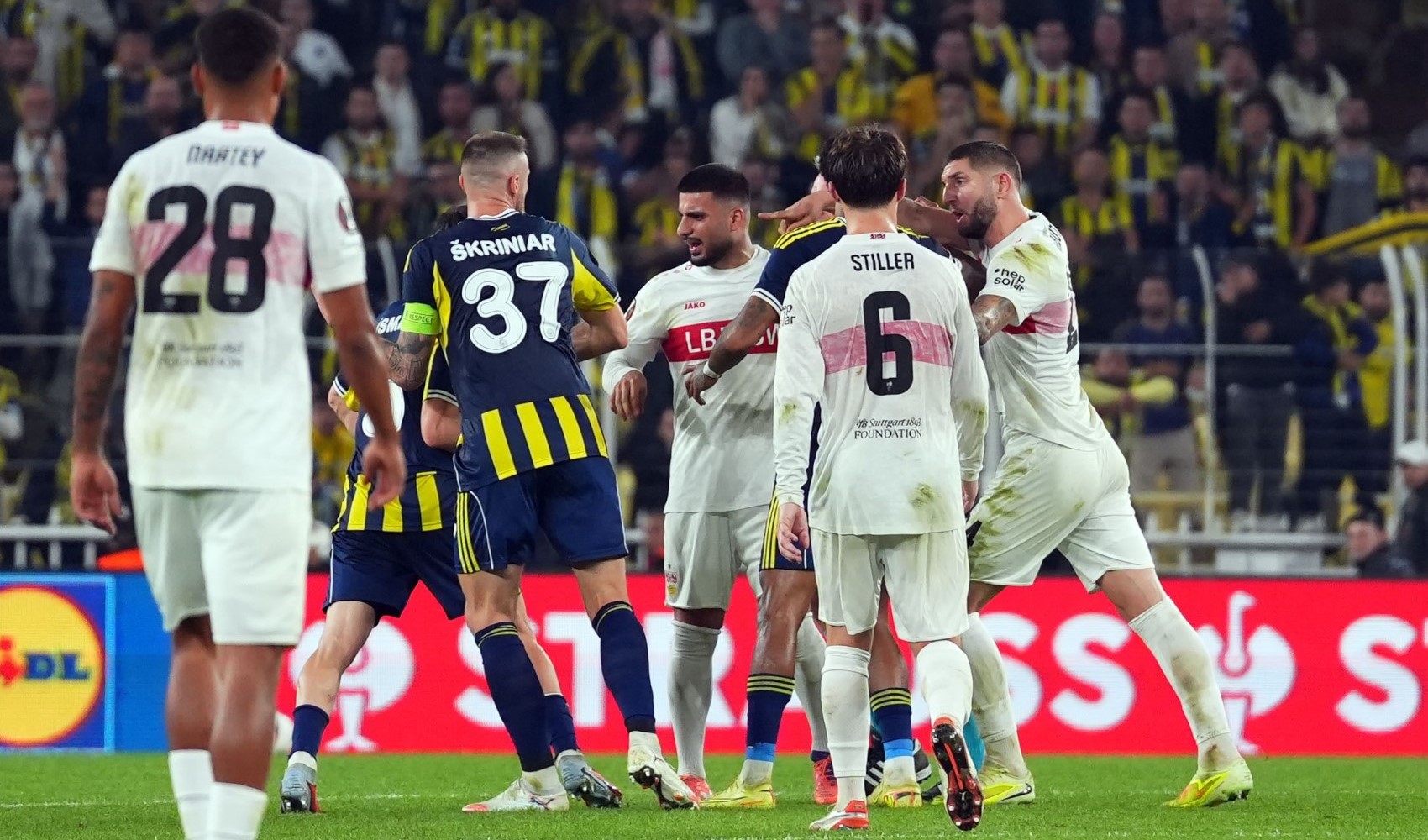 Fenerbahçe- Stuttgart maçında gerginlik