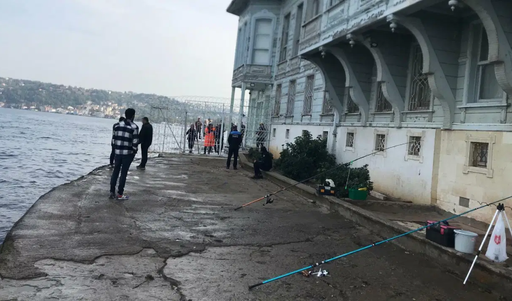Üsküdar'da sahildeki bariyerler kaldırıldı, yol yeniden yayalara açıldı