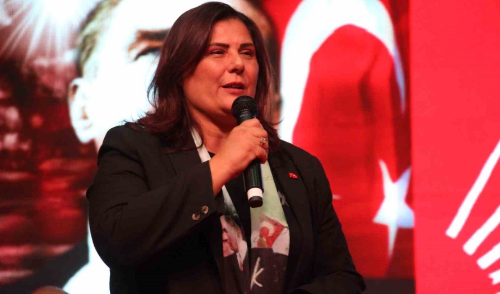Özlem Çerçioğlu'ndan yeni hamle Özlem Çerçioğlu'ndan yeni hamle