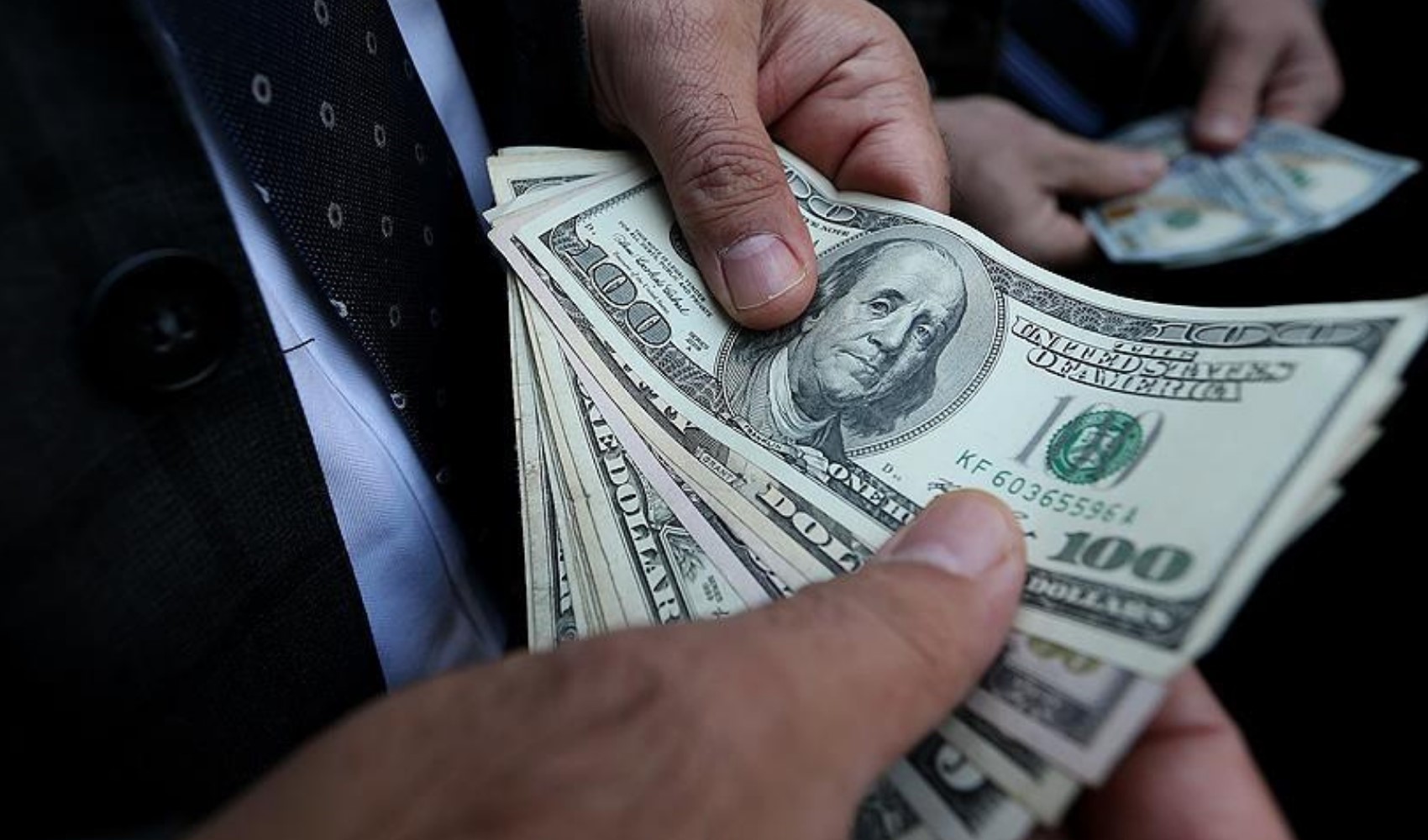 Dolar güne rekorla başladı: 42 TL'yi geçti