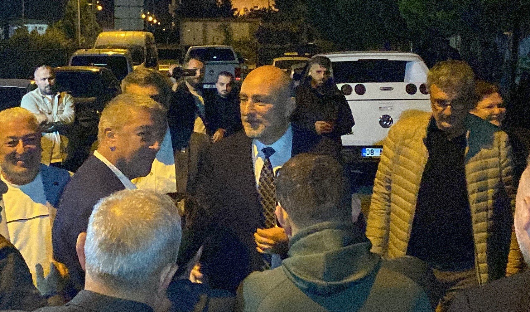 Hopa Belediye Başkanı Utku Cihan, İBB’ye yönelik soruşturma kapsamında ifade verdi Hopa Belediye Başkanı Utku Cihan, İBB’ye yönelik soruşturma kapsamında ifade verdi