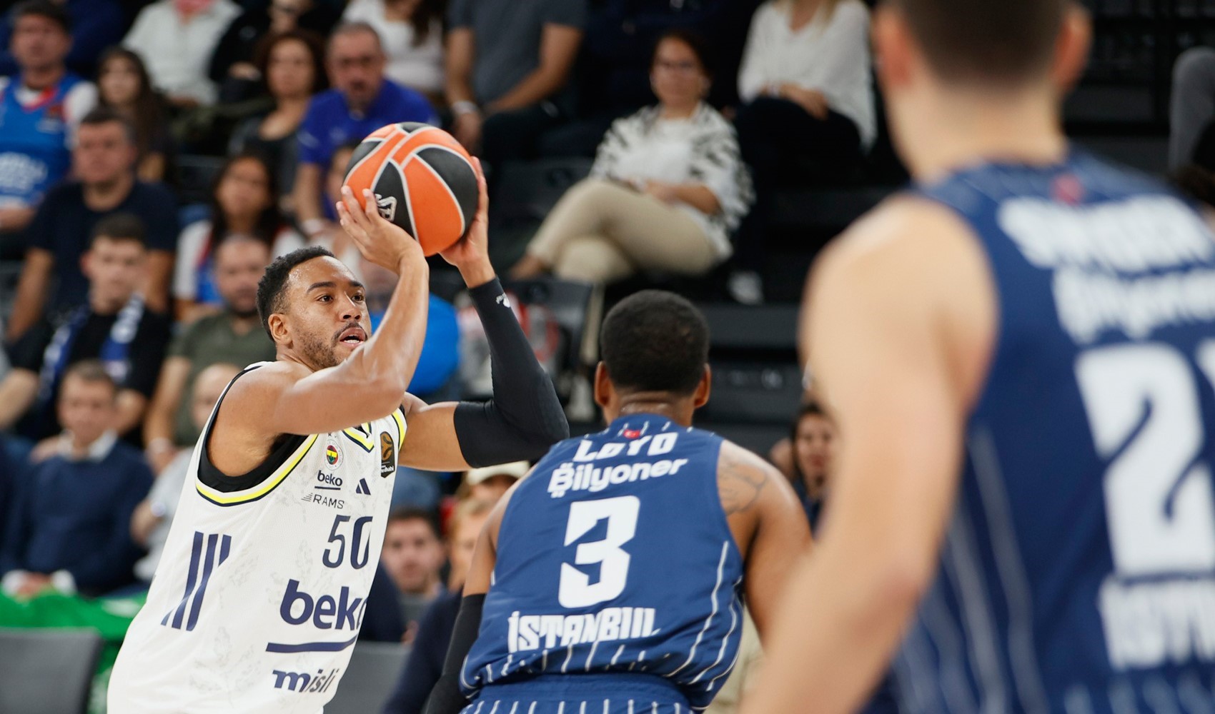 Fenerbahçe Beko EuroLeague'deki derbinin kazananı oldu