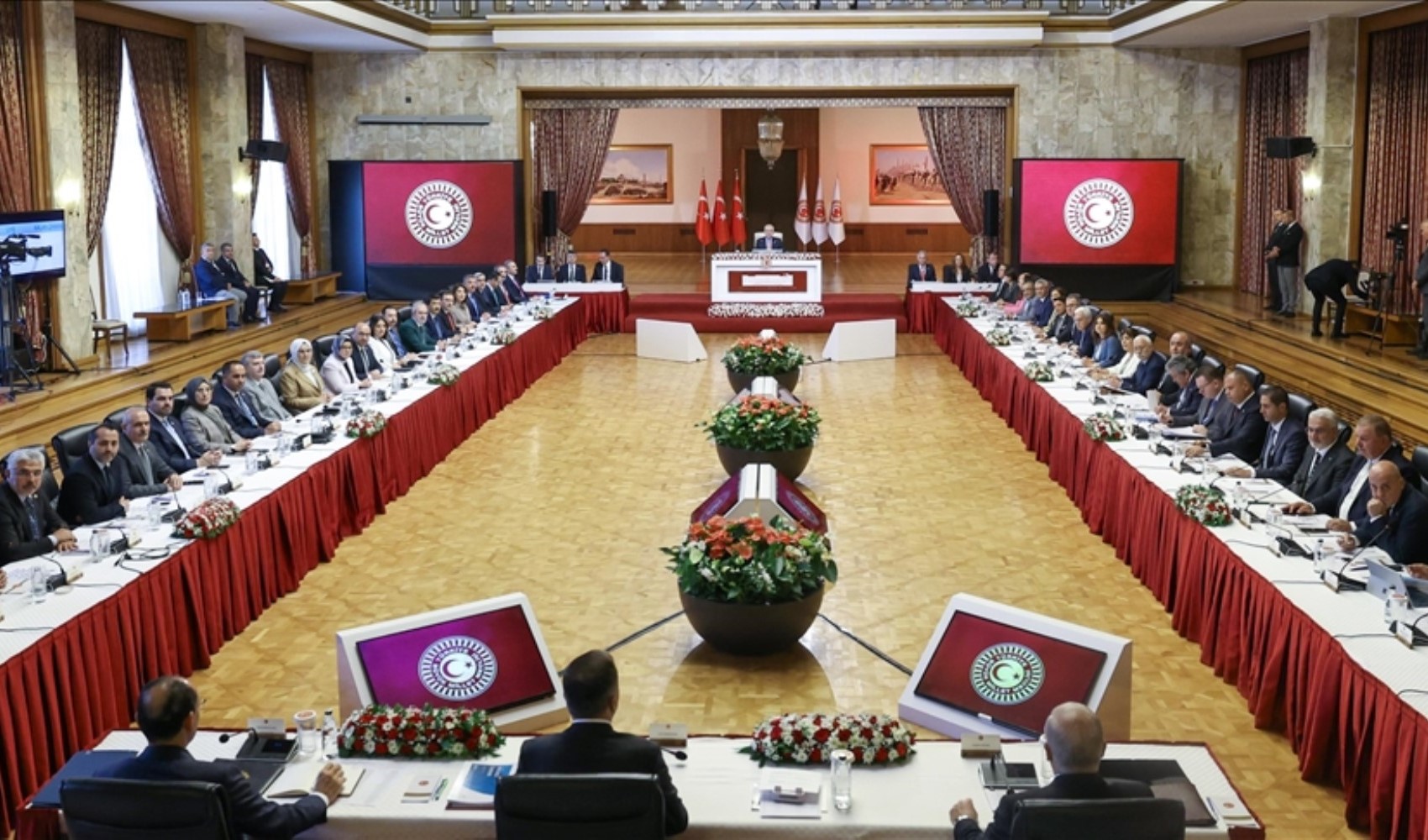 Açılım komisyonunda 2 bakan sunum yapacak: Hukuki düzenlemeler konuşulacak...