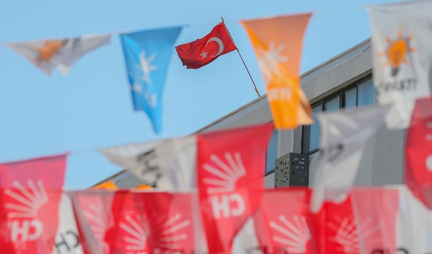 CHP'den istifa eden belediye başkanı AKP'ye geçiyor! CHP'den istifa eden belediye başkanı AKP'ye geçiyor!