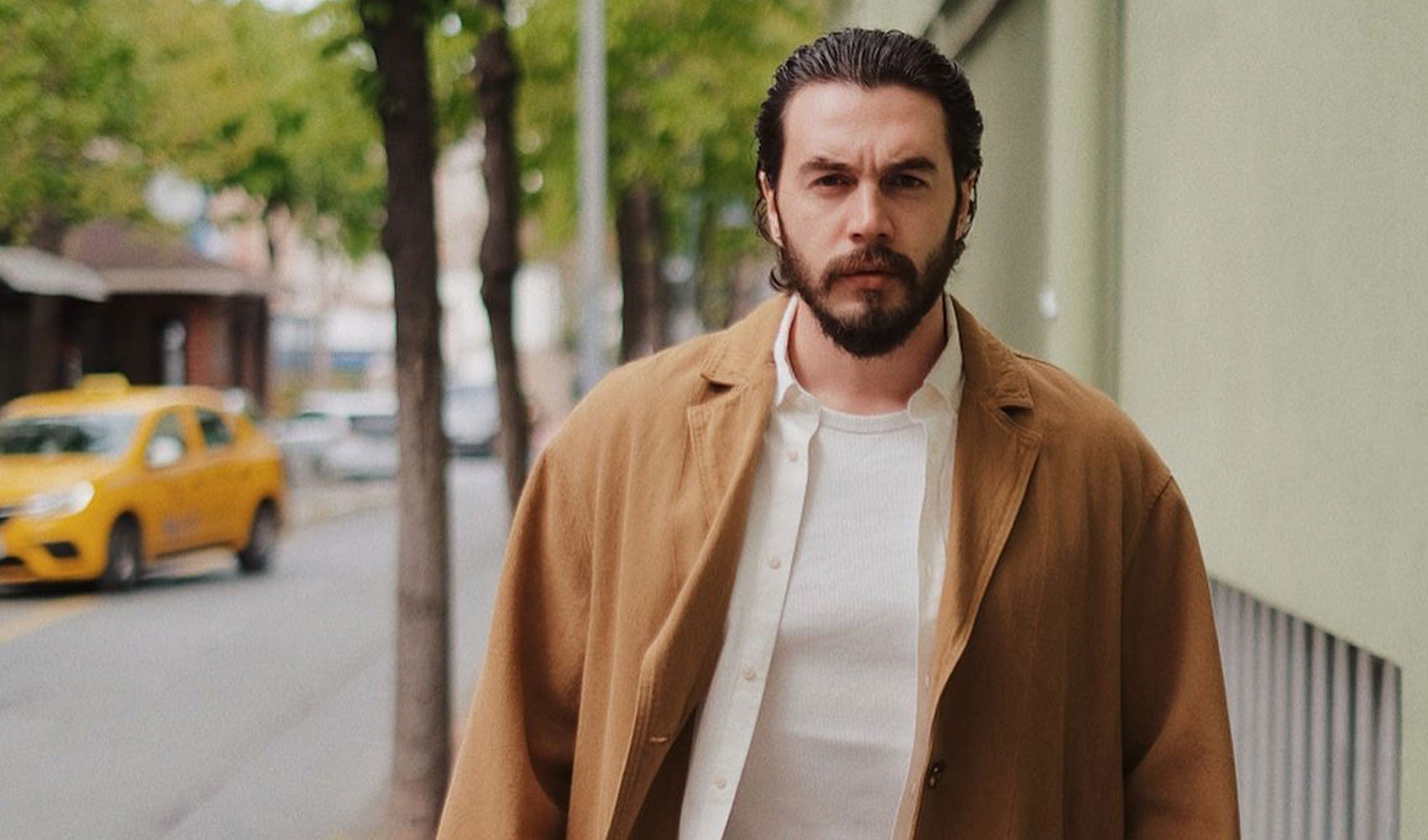 Dizi setinde kaza geçiren İsmail Ege Şaşmaz apar topar ameliyata alındı Dizi setinde kaza geçiren İsmail Ege Şaşmaz apar topar ameliyata alındı