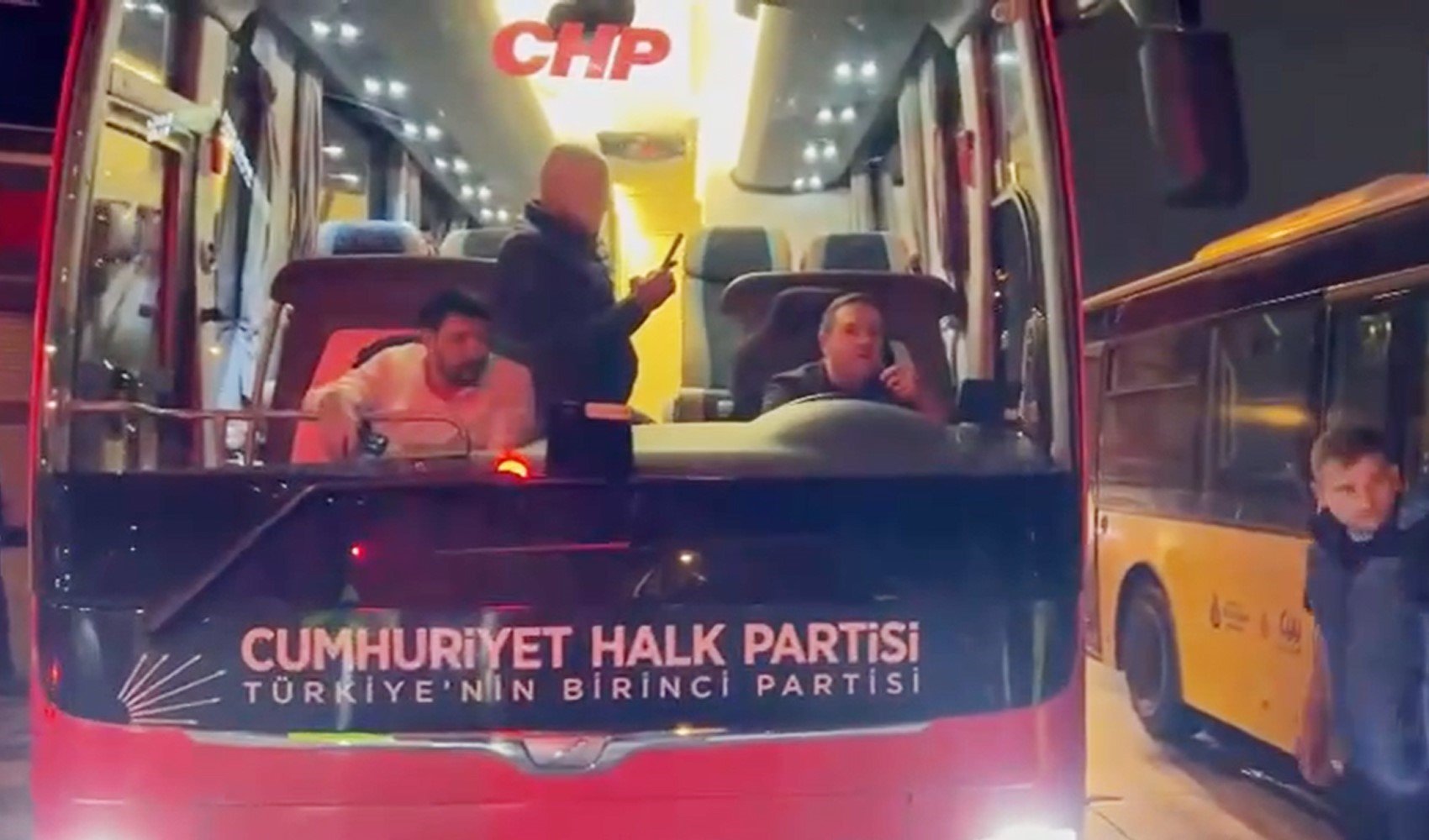 İmamoğlu'nun ifadesi öncesi Çağlayan’da gergin anlar... CHP'li Gökçek: Polis önümüzü kesti İmamoğlu'nun ifadesi öncesi Çağlayan’da gergin anlar... CHP'li Gökçek: Polis önümüzü kesti