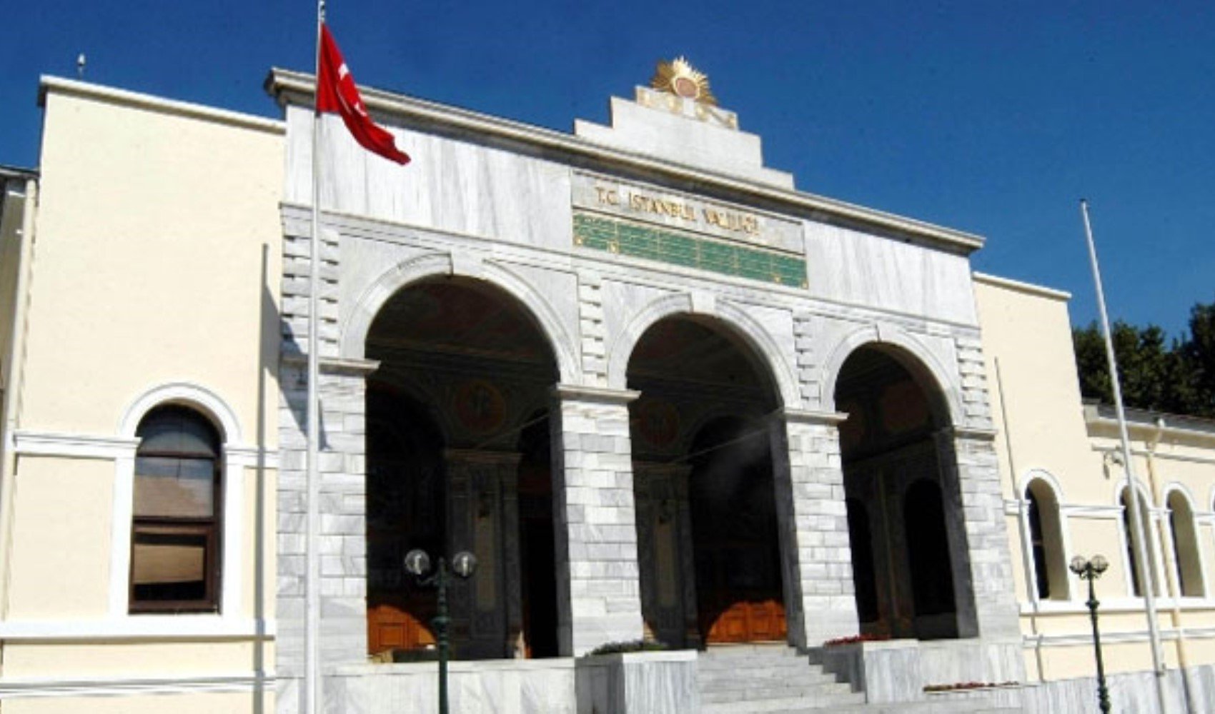 İstanbul Valiliği'nden gösteri yürüyüşü yasağı İstanbul Valiliği'nden gösteri yürüyüşü yasağı