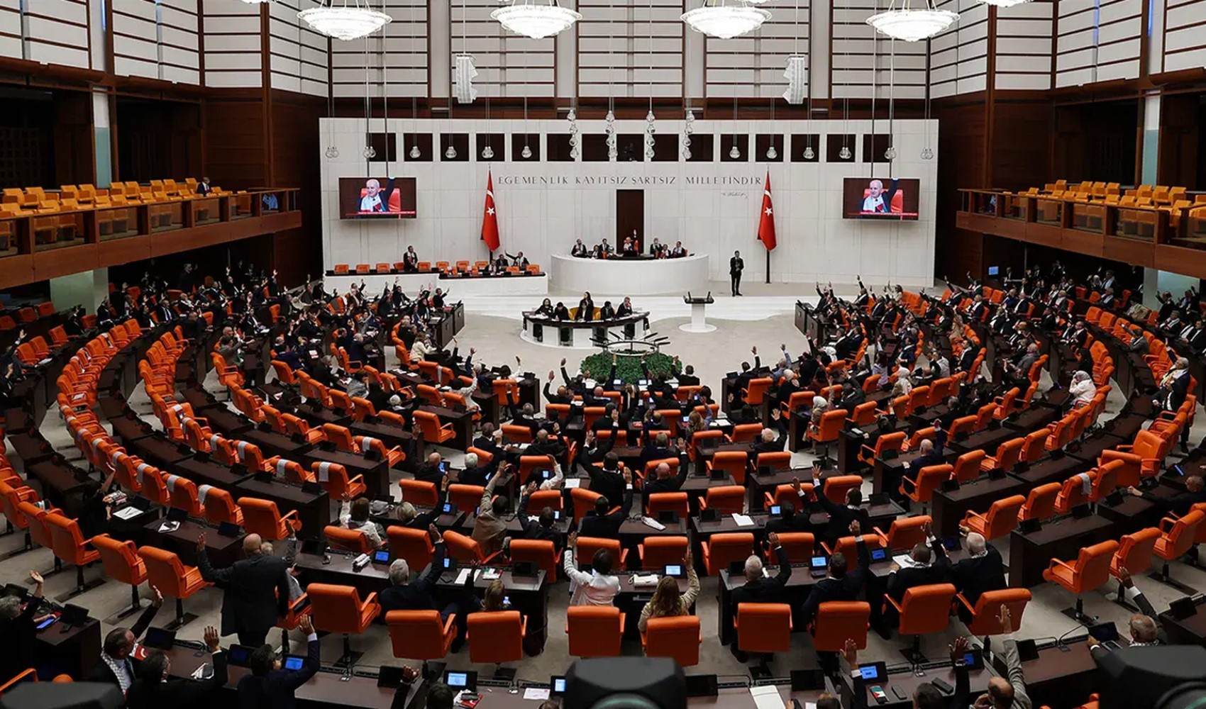 Yeni haftada TBMM'de yoğun gündem: Bakanlar açılım komisyonunda sunum yapacak, bütçe görüşülecek