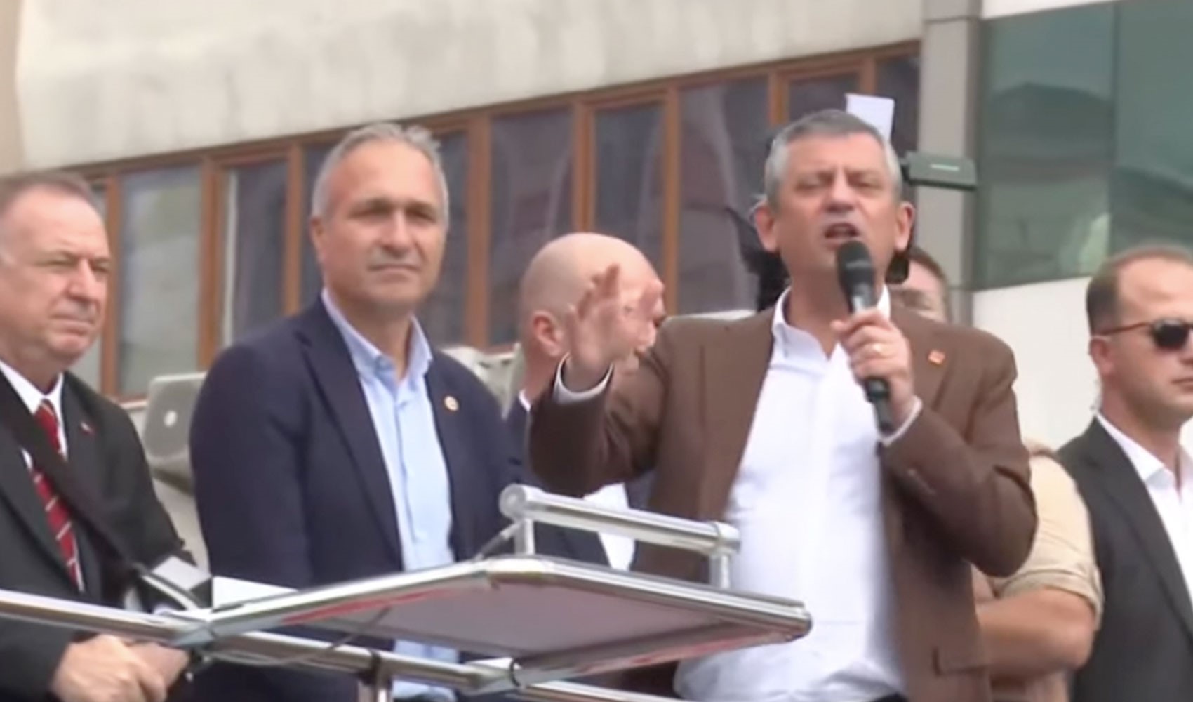 Son Dakika: CHP lideri Özgür Özel'den İstanbullulara çağrı! Son Dakika: CHP lideri Özgür Özel'den İstanbullulara çağrı!