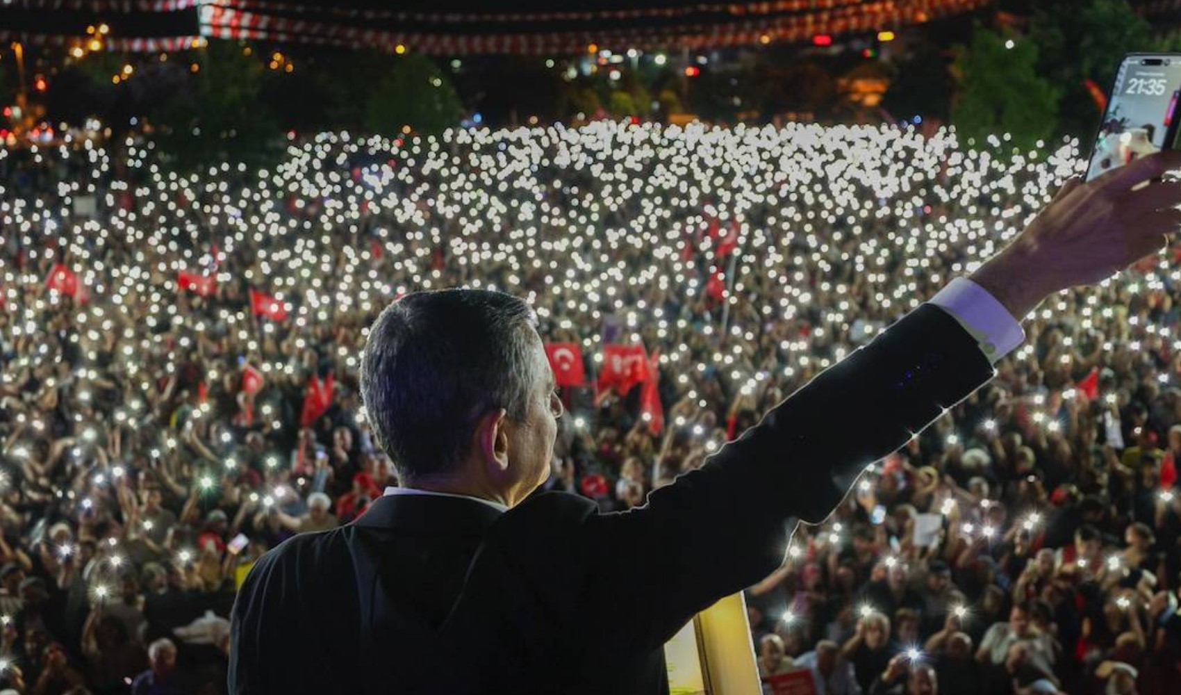 CHP'den Eskişehir'de kritik miting: Gündemde nadir toprak elementleri var... 'Dün FETÖ ne istediyse vermişti bugün Trump ne isterse veriyor' CHP'den Eskişehir'de kritik miting: Gündemde nadir toprak elementleri var... 'Dün FETÖ ne istediyse vermişti bugün Trump ne isterse veriyor'