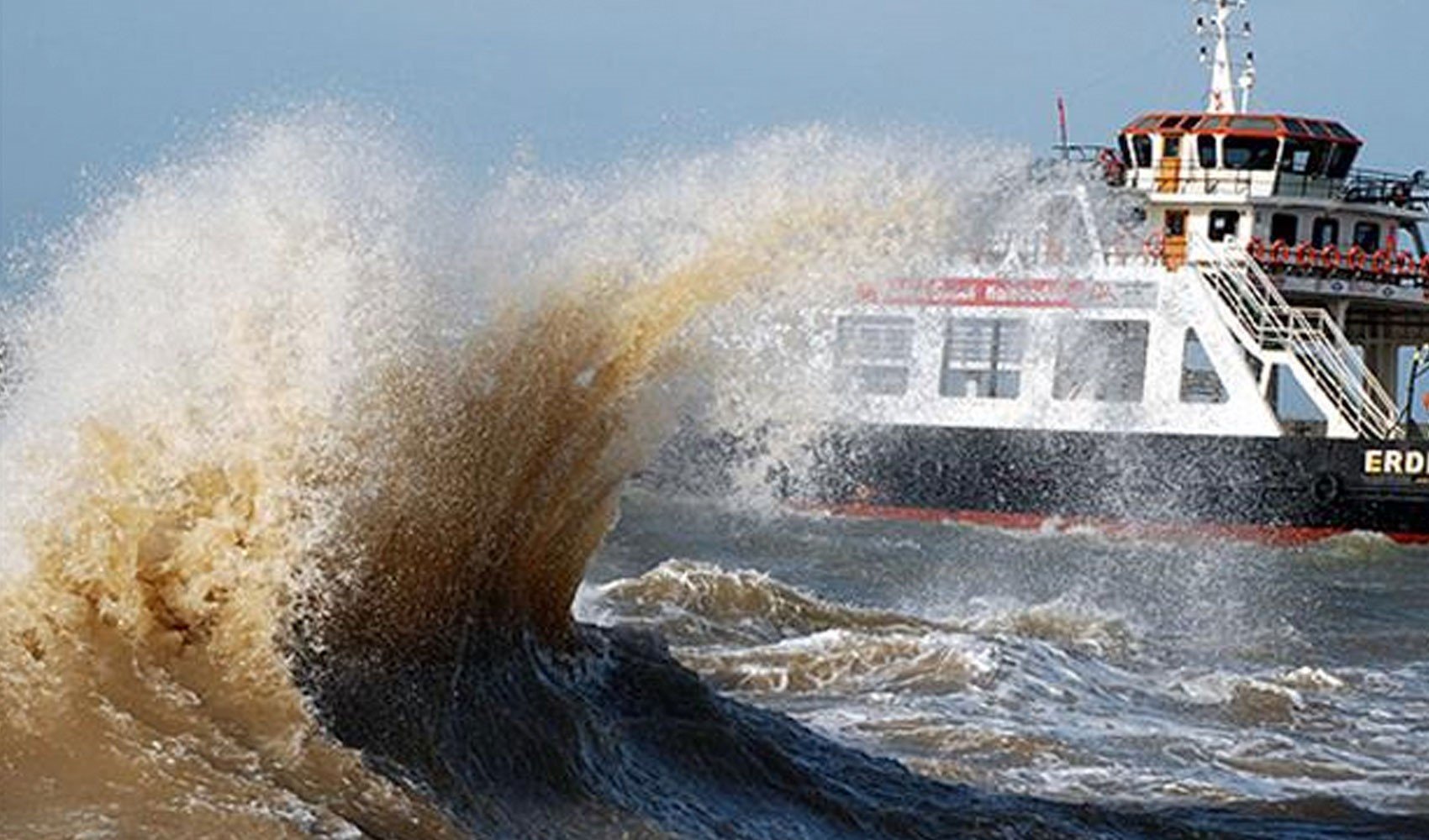Fırtına geliyor! Çok sayıda vapur ve feribot seferi iptal edildi