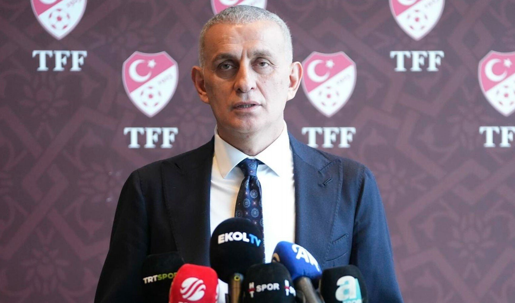 İbrahim Hacıosmanoğlu hakemlerle ilgili bombayı patlattı! İbrahim Hacıosmanoğlu hakemlerle ilgili bombayı patlattı!