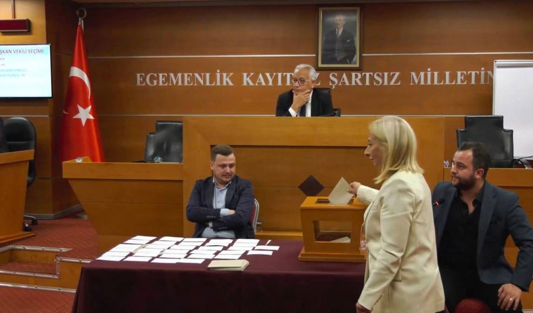 Yandaş gazeteciden AKP'ye 'Kaybetmeye devam edersiniz' uyarısı! Yandaş gazeteciden AKP'ye 'Kaybetmeye devam edersiniz' uyarısı!