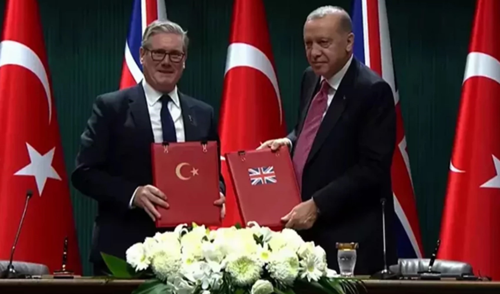Türkiye ile İngiltere arasında 44 uçaklık Eurofighter anlaşması