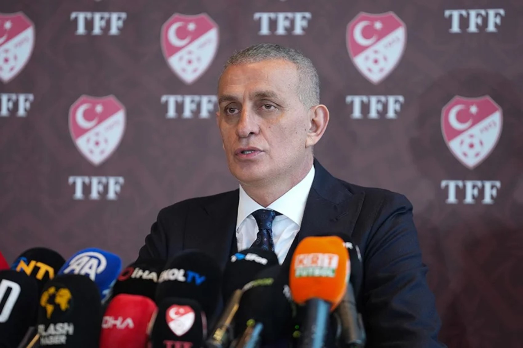 İbrahim Hacıosmanoğlu hakemlerle ilgili bombayı patlattı! 'Bahis oynayanlar var...'