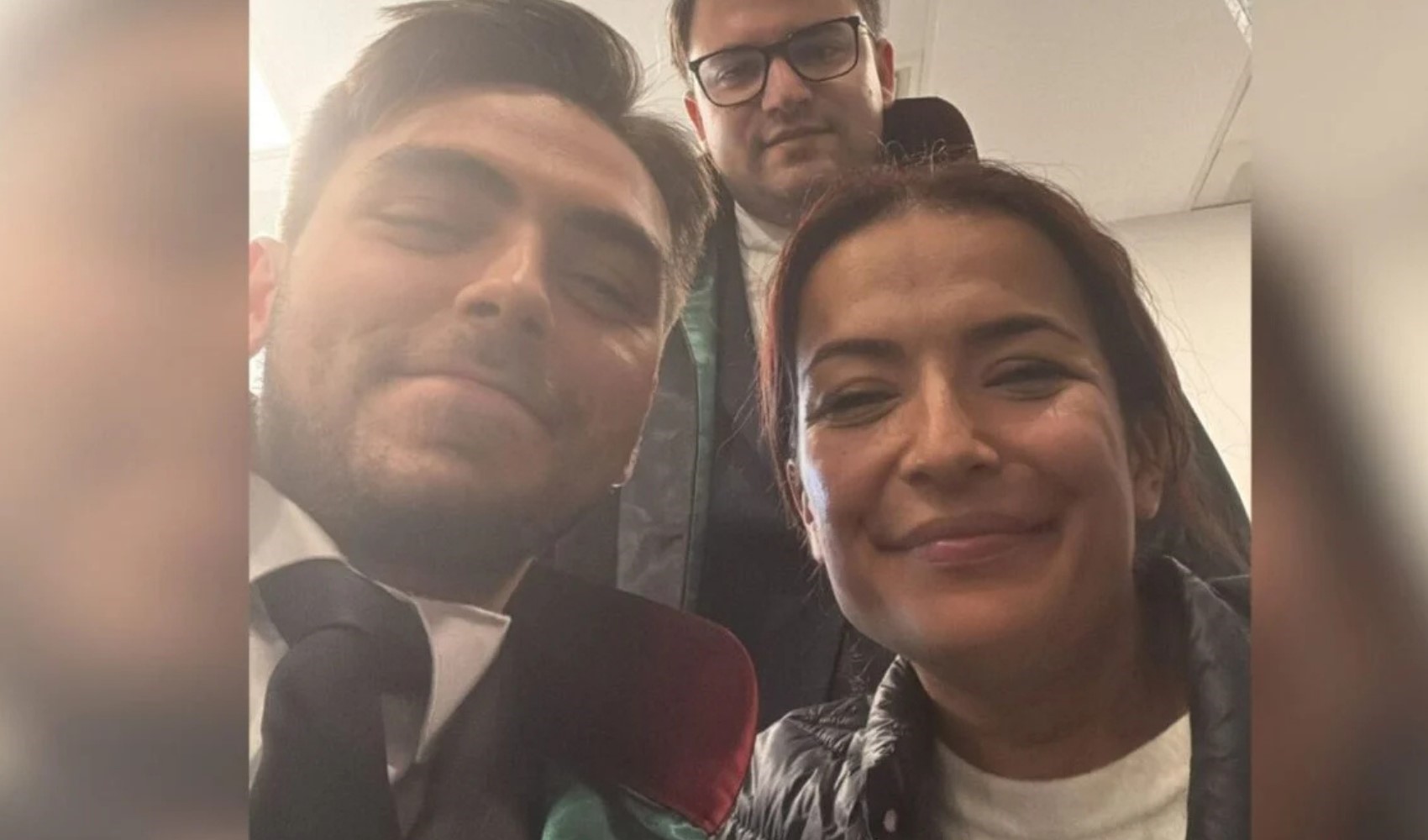 Cumhurbaşkanına hakaretten bir gözaltı daha... Öğretim görevlisi kadına ters kelepçe takıldı