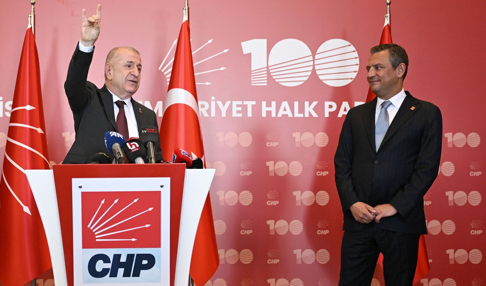 Ümit Özdağ'dan CHP'ye Mansur Yavaş çağrısı! Davutoğlu ve Babacan'ı topa tuttu Ümit Özdağ'dan CHP'ye Mansur Yavaş çağrısı! Davutoğlu ve Babacan'ı topa tuttu