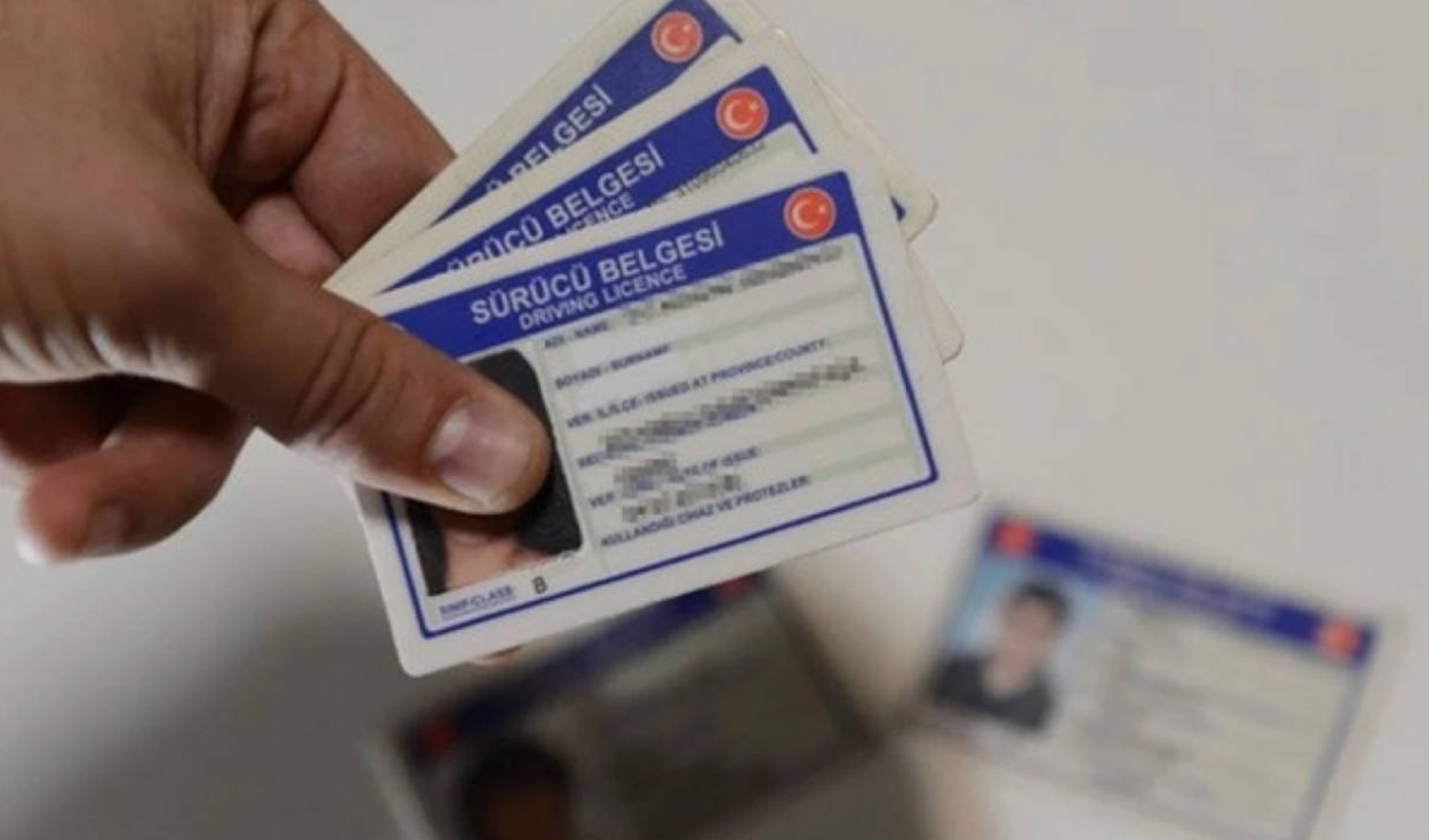 Eski ehliyetlerin yenilenmesi için son gün yaklaşıyor