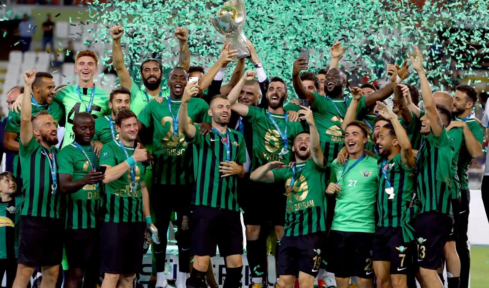 3 büyüklerin korkulu rüyasıydı: İnternet siteleri bile satışa çıktı