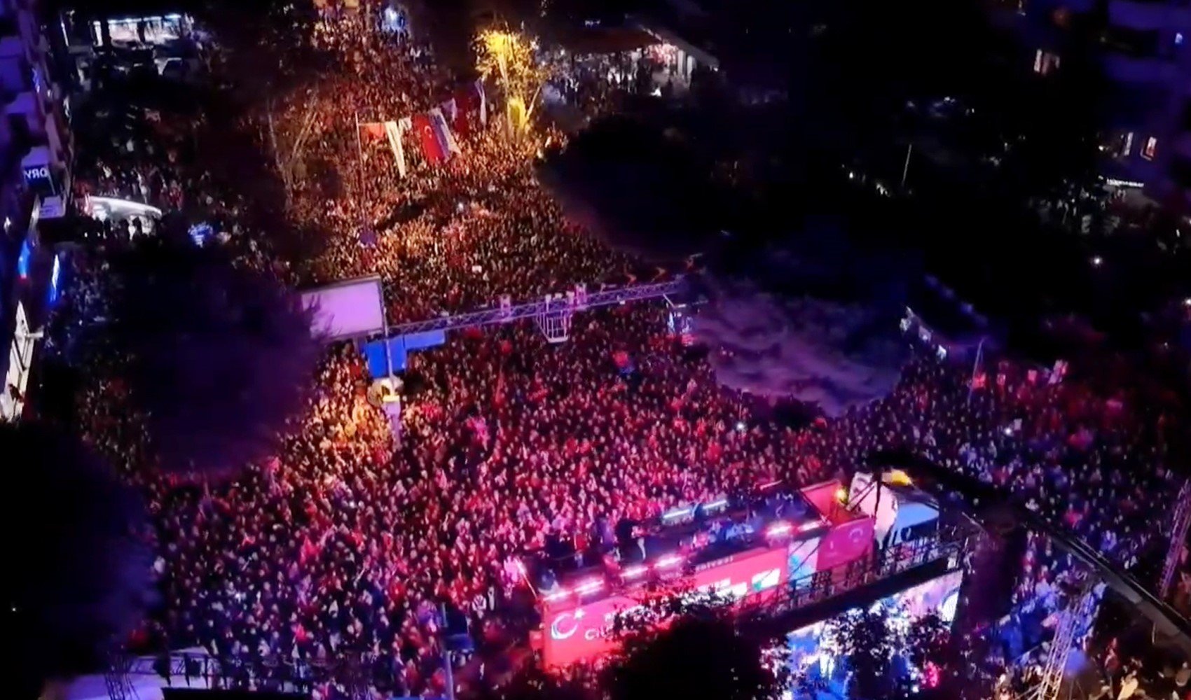 CHP'nin Kadıköy'deki 'Cumhuriyet Yürüyüşü'ne on binler katıldı: Cumhuriyet'in 4 temel kolonu vardır CHP'nin Kadıköy'deki 'Cumhuriyet Yürüyüşü'ne on binler katıldı: Cumhuriyet'in 4 temel kolonu vardır