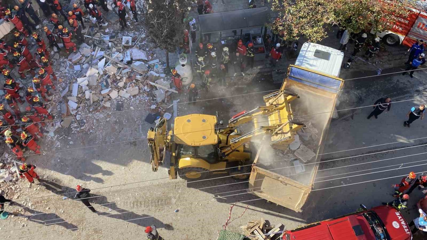 Edificio crollato a Gebze ripreso dall'alto