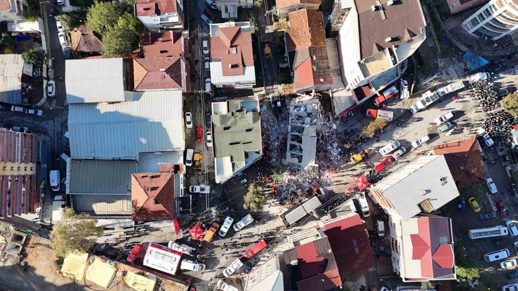 Edificio crollato a Gebze ripreso dall'alto