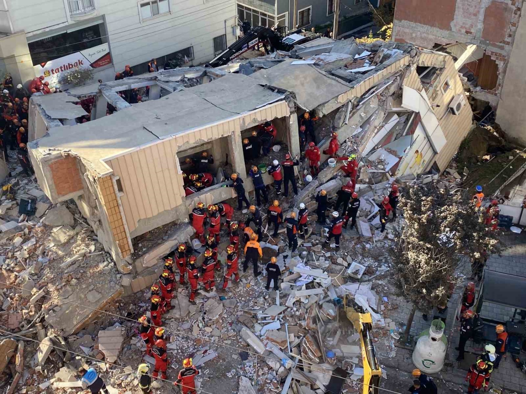 Edificio crollato a Gebze ripreso dall'alto