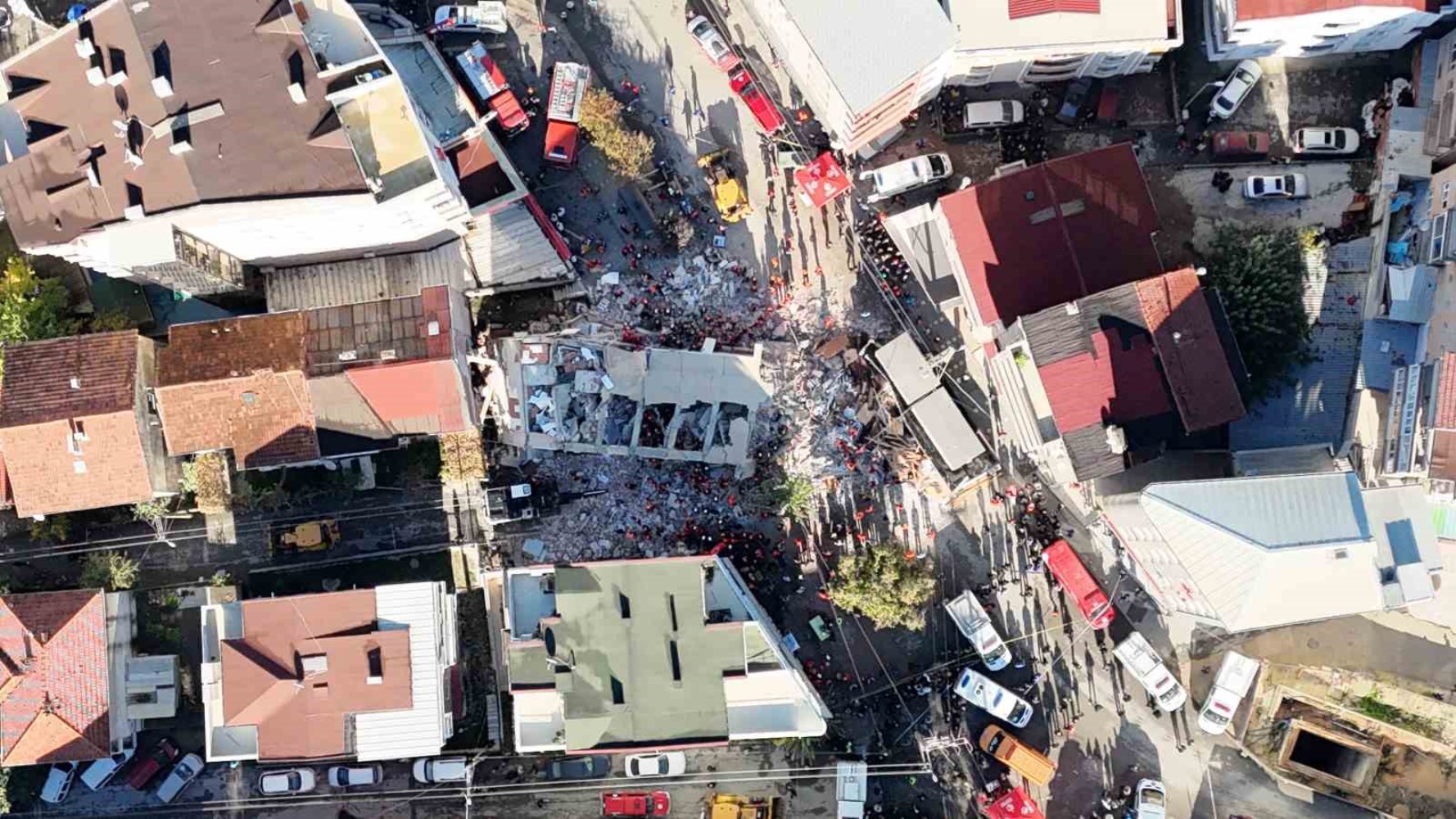 Edificio crollato a Gebze ripreso dall'alto